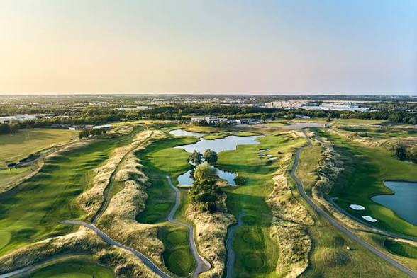 Le Golf National — L’Albatros, France — Robert von Hagge